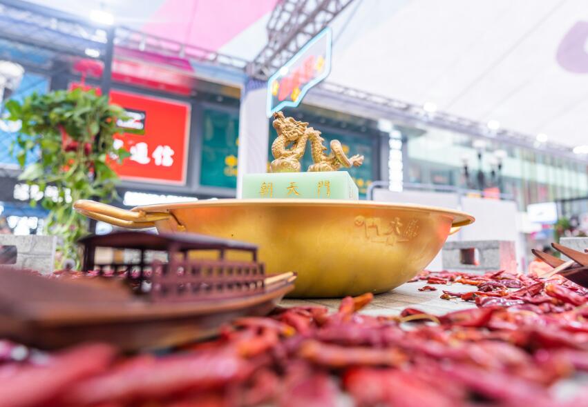 自貢開(kāi)火鍋加盟店怎么樣？賺不賺錢(qián)？