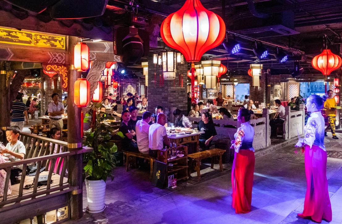 黑河開火鍋加盟店，選明星店還是老品牌？
