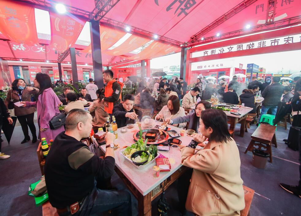 遼陽(yáng)開(kāi)火鍋加盟店需要哪些成本？