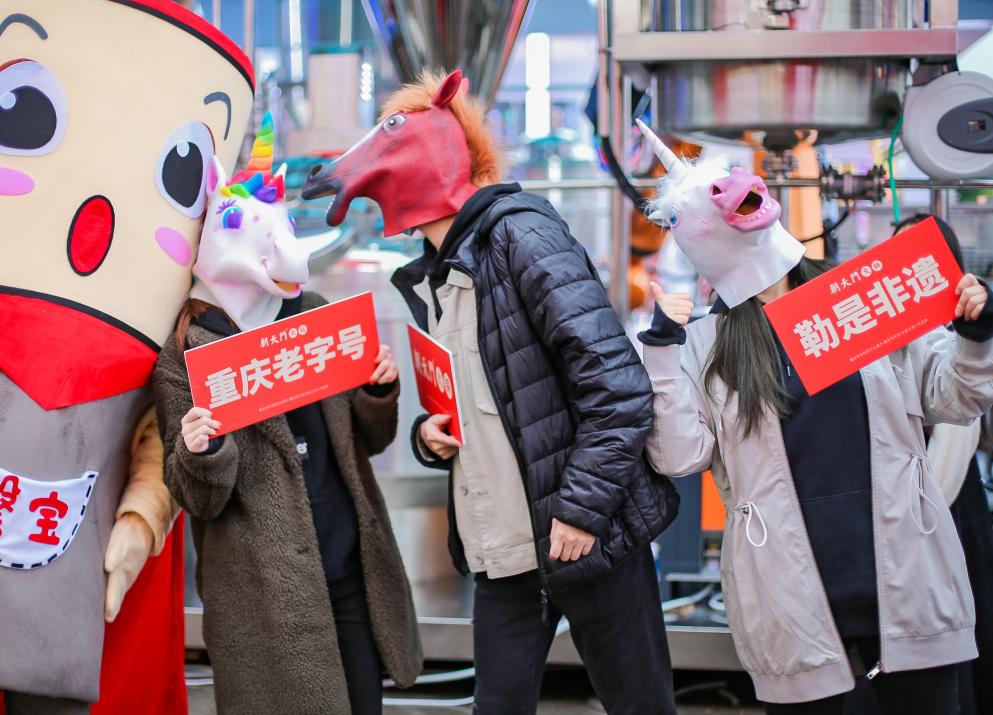 唱歌、換裝、劇本殺，火鍋店們玩起了哪些“跨界”？