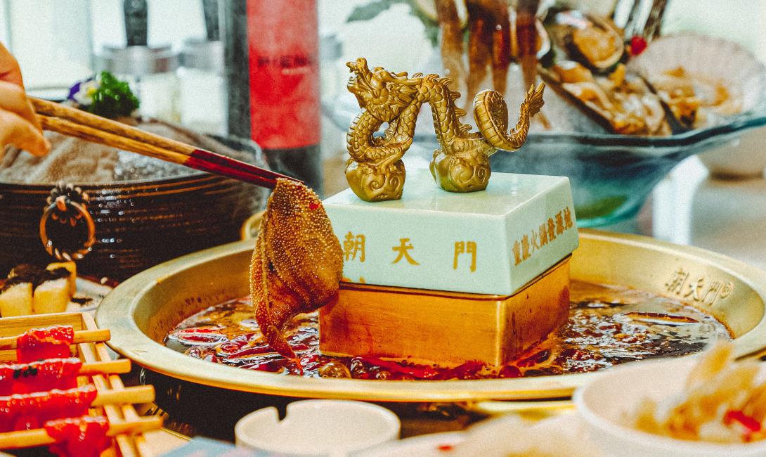 火鍋店熬制地溝油被罰巨款！餐飲食安時刻謹記！