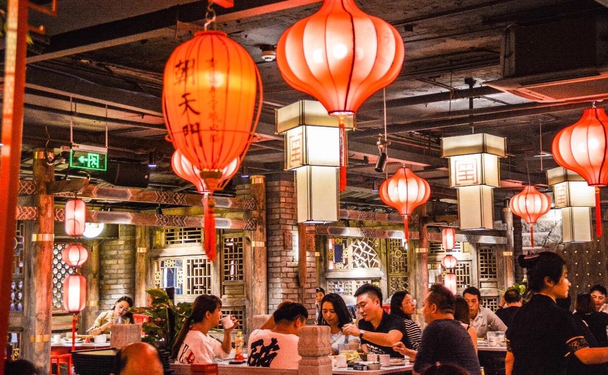 疫情下餐飲店火爆排隊(duì)，經(jīng)營秘訣是什么？