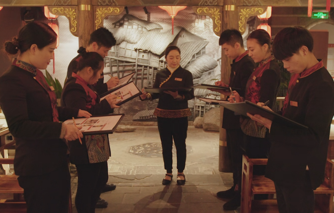 為什么大學(xué)生寧愿沒(méi)工作，也不愿意去當(dāng)服務(wù)員？