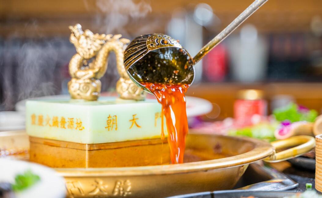 女生開火鍋店，選對(duì)火鍋品牌，讓開店更輕松！