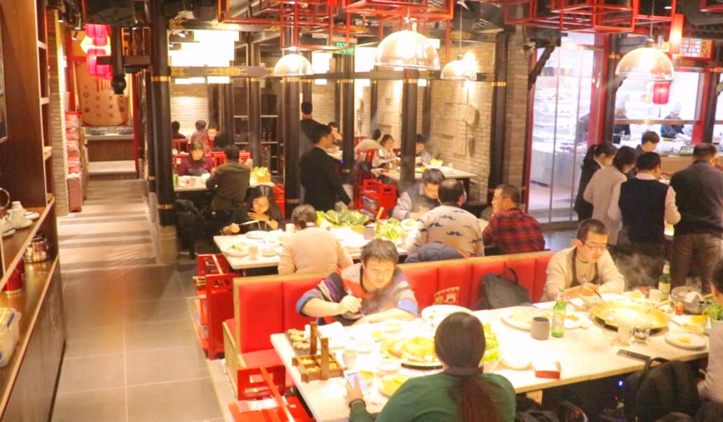 招5個服務(wù)員，可以開一家重慶火鍋店？