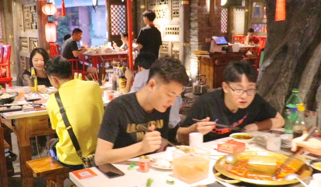重慶火鍋，推出低價套餐，生意是否好？