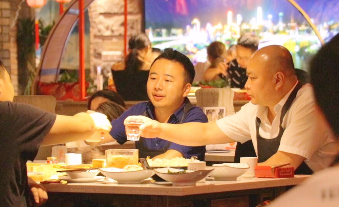 火鍋店選址在巷子里，如何招攬生意？